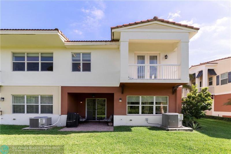  Condo & Townhome Photos