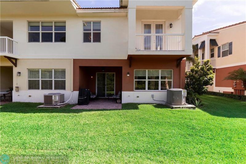  Condo & Townhome Photos