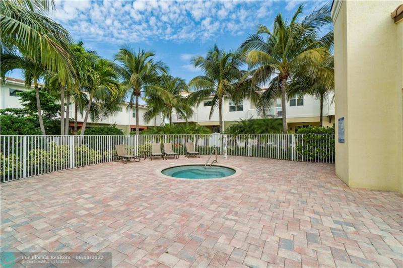  Condo & Townhome Photos