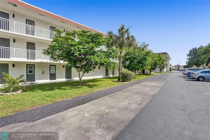  Condo & Townhome Photos