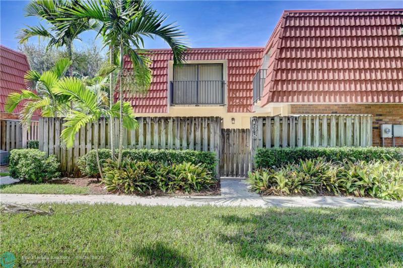  Condo & Townhome Photos