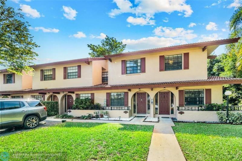 Condo & Townhome Photos