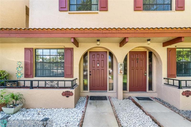  Condo & Townhome Photos