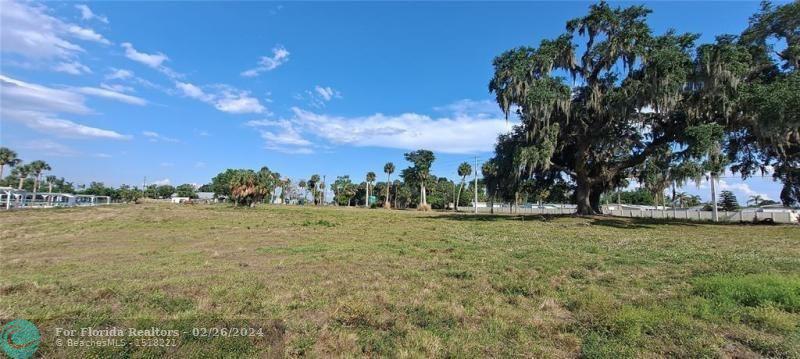  Commercial & Industrial Land Images 