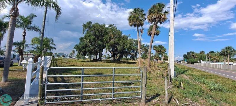  Commercial & Industrial Land Images 