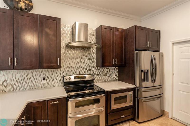  Condo & Townhome Photos