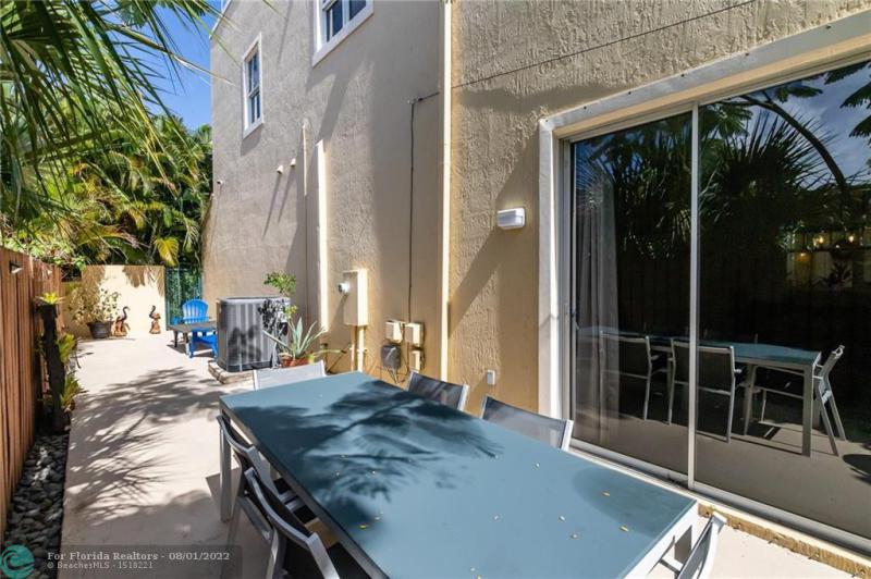  Condo & Townhome Photos