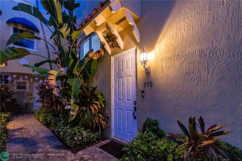  Condo & Townhome Photos