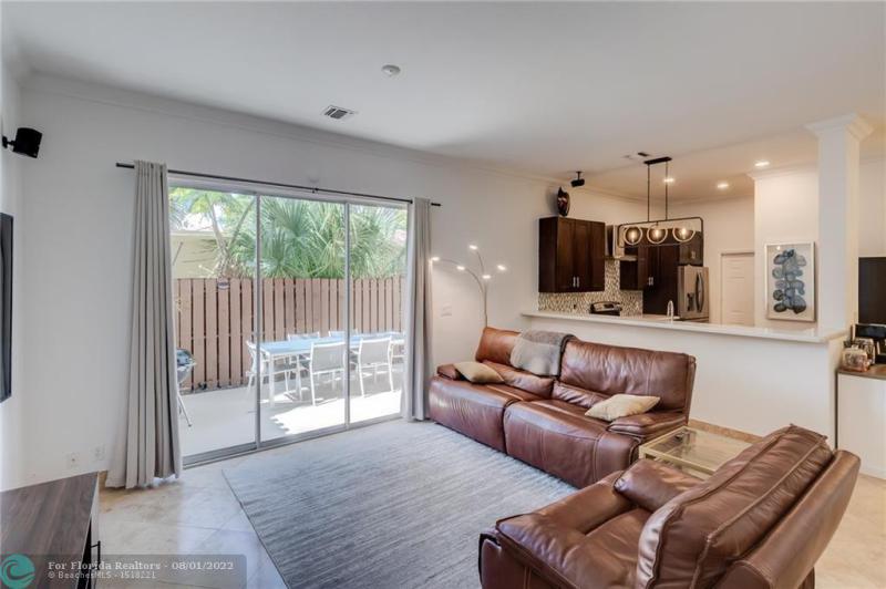  Condo & Townhome Photos