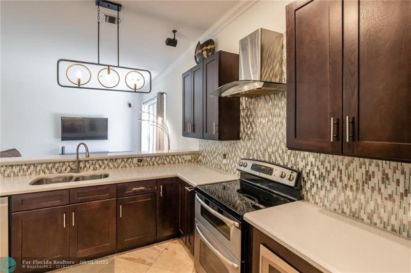  Condo & Townhome Photos