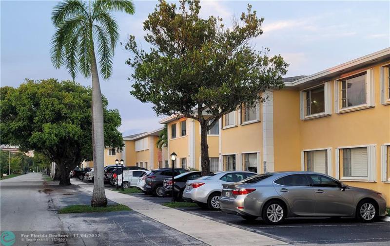  Condo & Townhome Photos