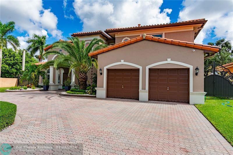  Single Family Homes Photo 3: 15721 NW 79th Ct  Miami Lakes,  FL 33016