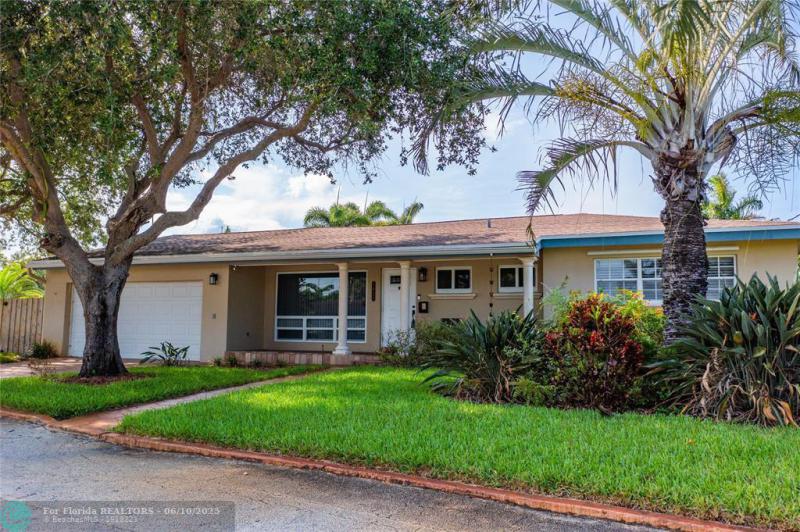 First Photo for Home For Sale at 1825 NE 27th Dr Wilton Manors, FL. 33306