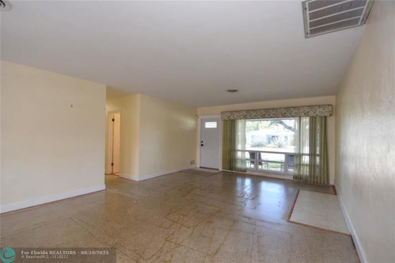  Single Family Homes Photo 16: 1825 NE 27th Dr  Wilton Manors,  FL 33306