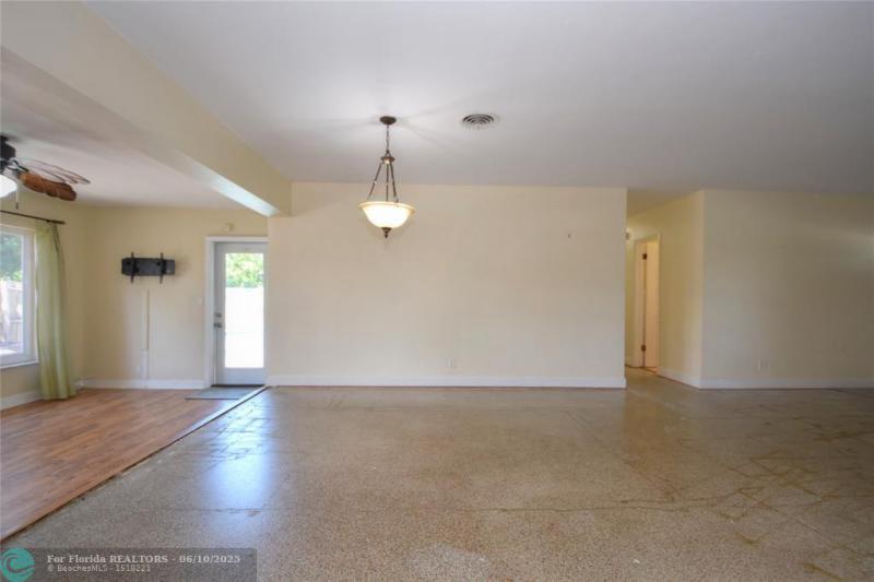  Single Family Homes Photo 18: 1825 NE 27th Dr  Wilton Manors,  FL 33306