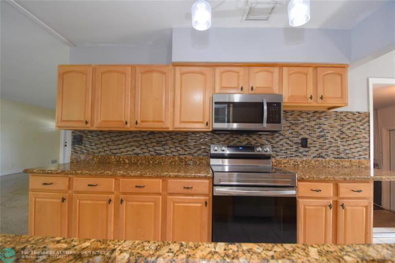  Single Family Homes Photo 19: 1825 NE 27th Dr  Wilton Manors,  FL 33306