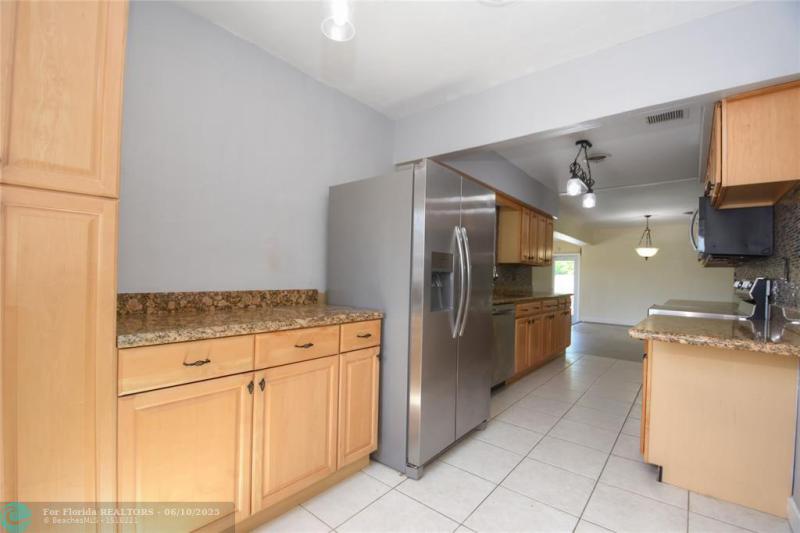  Single Family Homes Photo 21: 1825 NE 27th Dr  Wilton Manors,  FL 33306