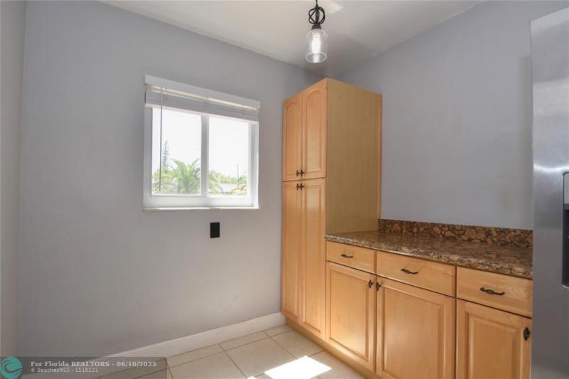  Single Family Homes Photo 23: 1825 NE 27th Dr  Wilton Manors,  FL 33306