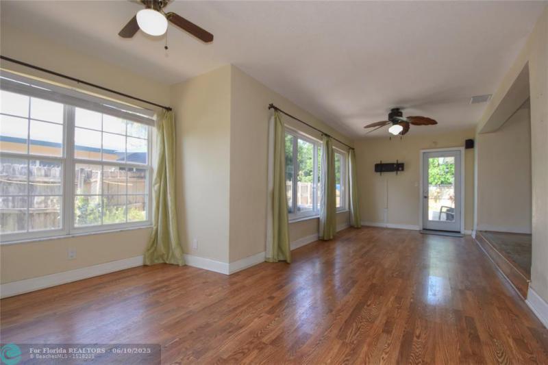  Single Family Homes Photo 24: 1825 NE 27th Dr  Wilton Manors,  FL 33306