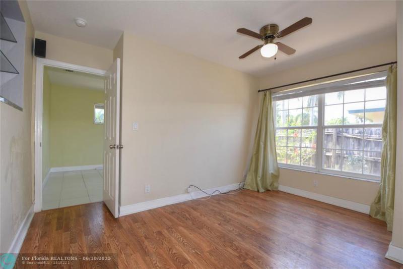  Single Family Homes Photo 26: 1825 NE 27th Dr  Wilton Manors,  FL 33306