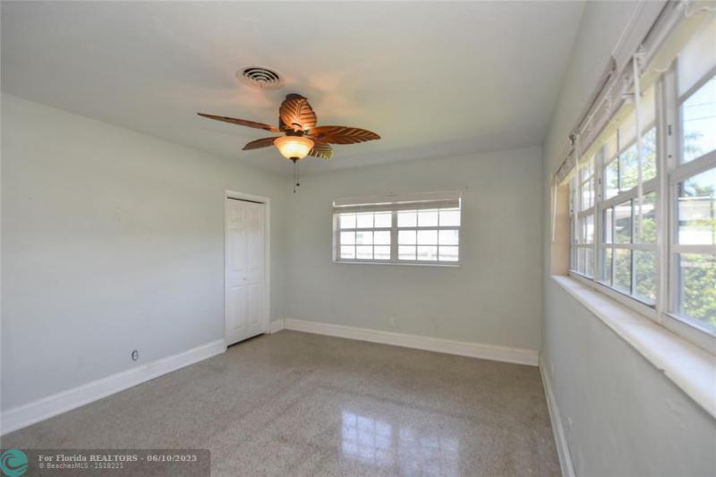  Single Family Homes Photo 27: 1825 NE 27th Dr  Wilton Manors,  FL 33306