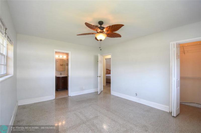  Single Family Homes Photo 29: 1825 NE 27th Dr  Wilton Manors,  FL 33306