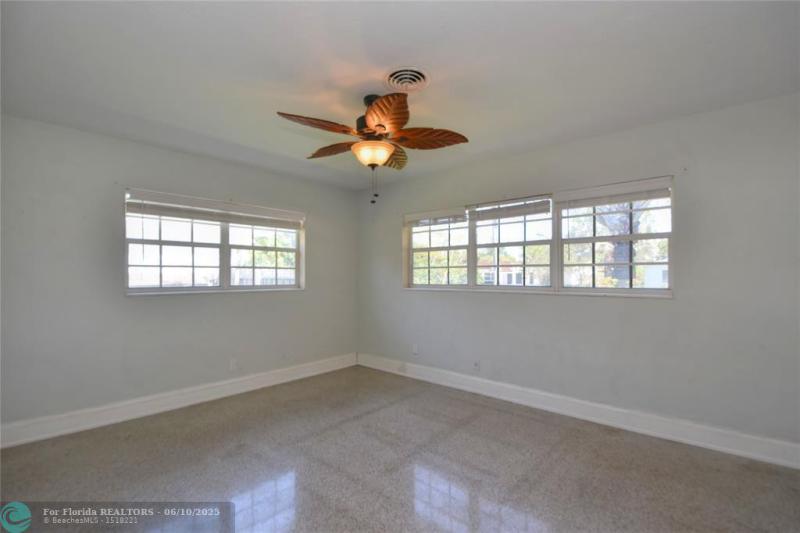  Single Family Homes Photo 30: 1825 NE 27th Dr  Wilton Manors,  FL 33306