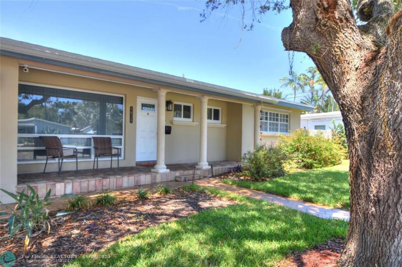  Single Family Homes Photo 4: 1825 NE 27th Dr  Wilton Manors,  FL 33306