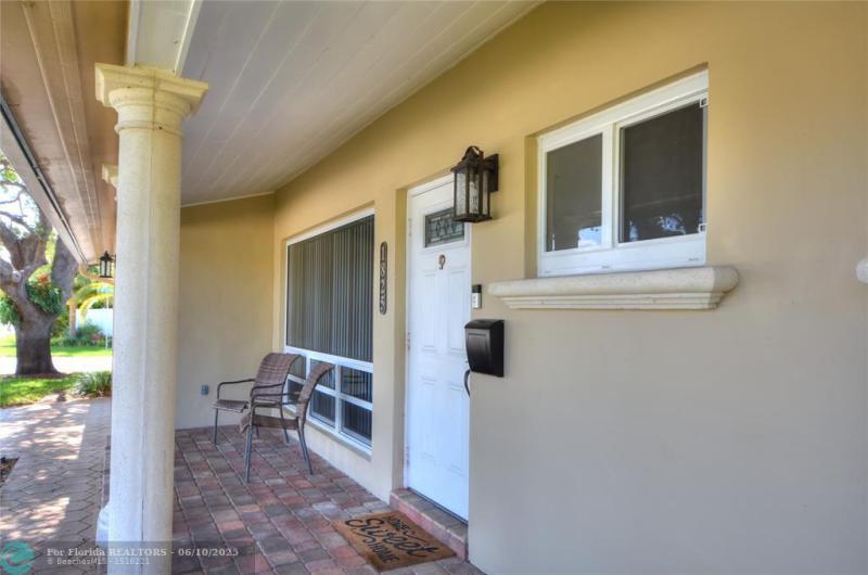  Single Family Homes Photo 5: 1825 NE 27th Dr  Wilton Manors,  FL 33306