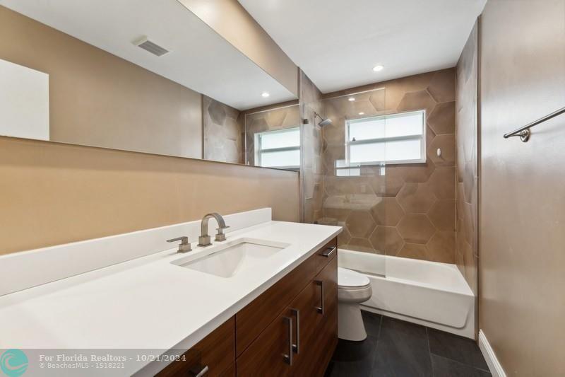  Single Family Homes Photo 20: 13 Little Harbor Way  Deerfield Beach,  FL 33441