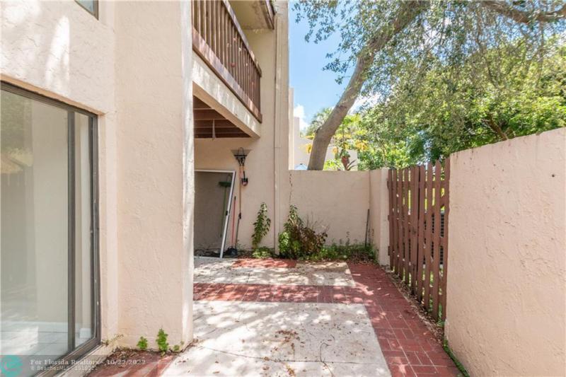  Condo & Townhome Photos