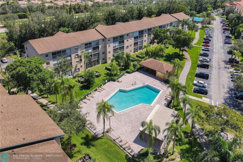  Condo & Townhome Photos