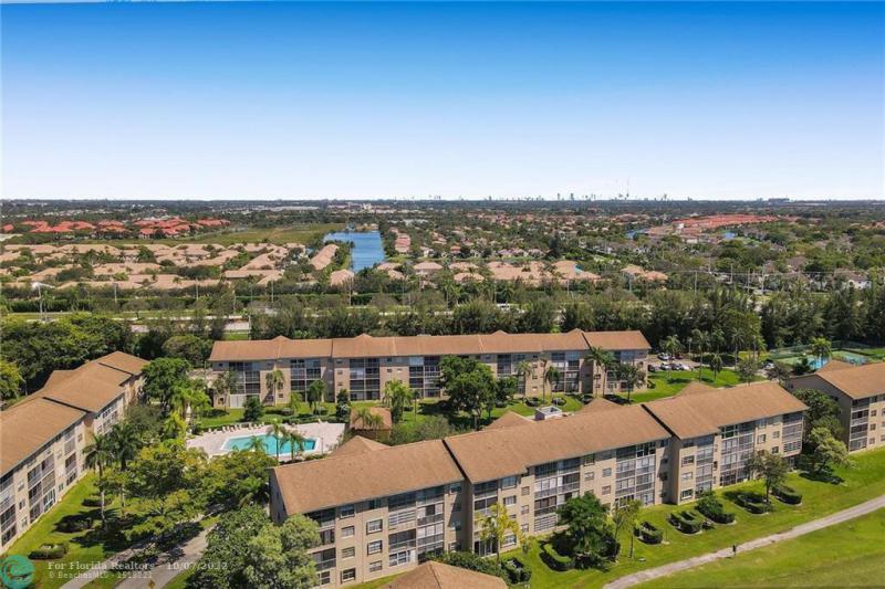  Condo & Townhome Photos