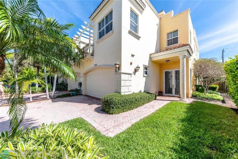  Condo & Townhome Photos