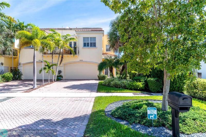  Condo & Townhome Photos