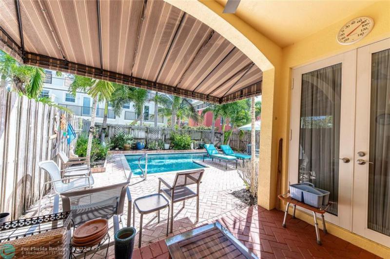  Condo & Townhome Photos