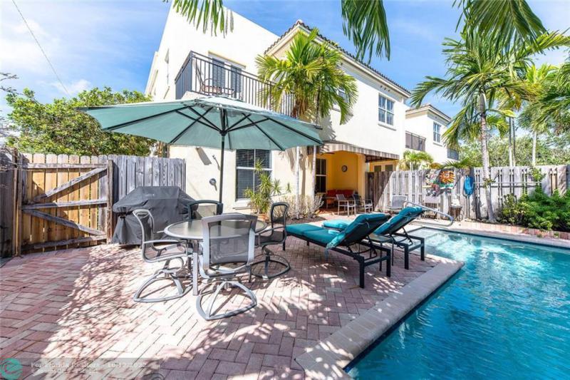  Condo & Townhome Photos