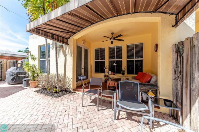  Condo & Townhome Photos