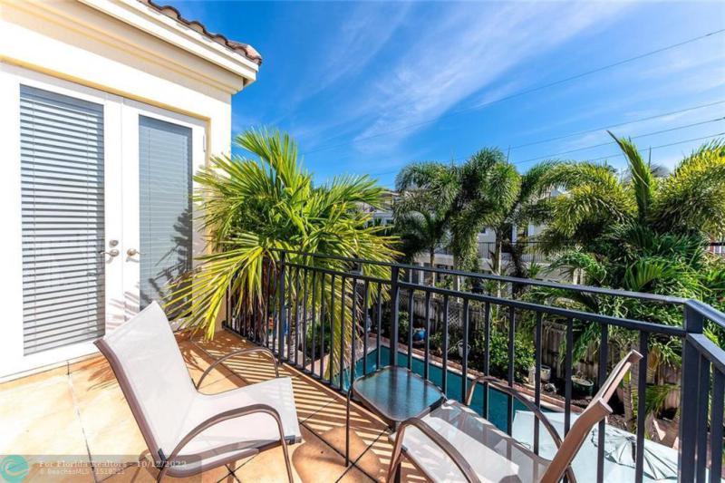  Condo & Townhome Photos