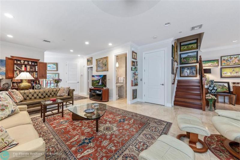  Condo & Townhome Photos