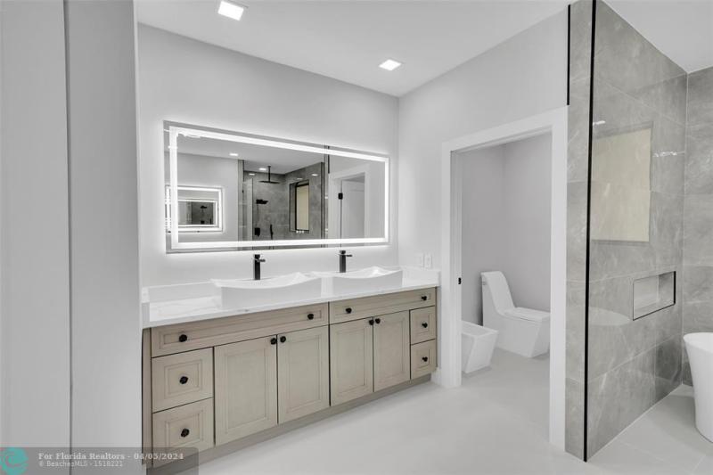  Single Family Homes Photo 17: 7685 NW 47th Dr  Coral Springs,  FL 33067