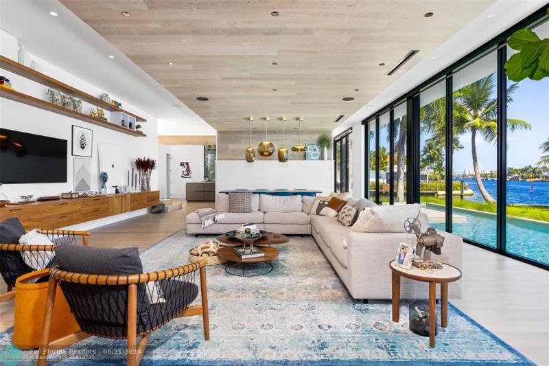  Single Family Homes Photo 10: 516 Mola Ave  Fort Lauderdale,  FL 33301