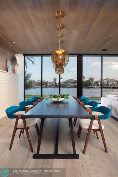  Single Family Homes Photo 11: 516 Mola Ave  Fort Lauderdale,  FL 33301