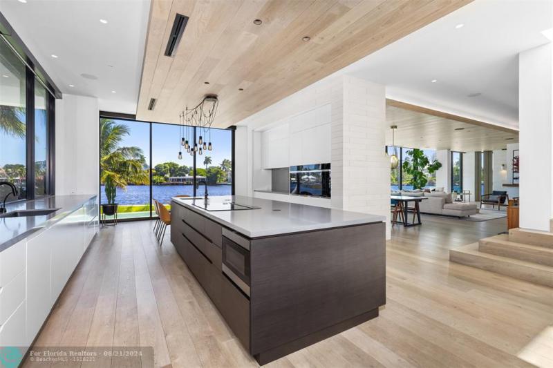  Single Family Homes Photo 14: 516 Mola Ave  Fort Lauderdale,  FL 33301