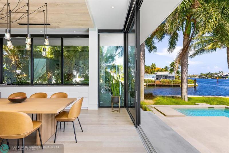  Single Family Homes Photo 16: 516 Mola Ave  Fort Lauderdale,  FL 33301