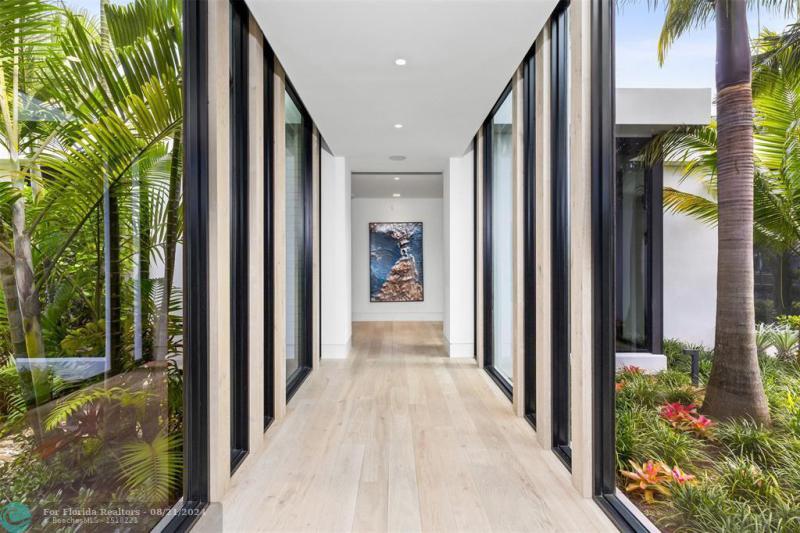  Single Family Homes Photo 18: 516 Mola Ave  Fort Lauderdale,  FL 33301