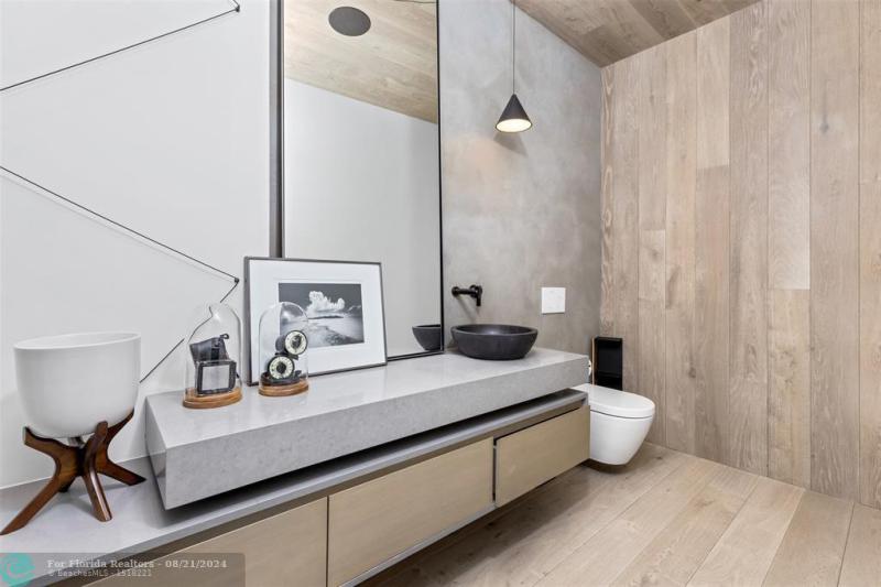  Single Family Homes Photo 22: 516 Mola Ave  Fort Lauderdale,  FL 33301