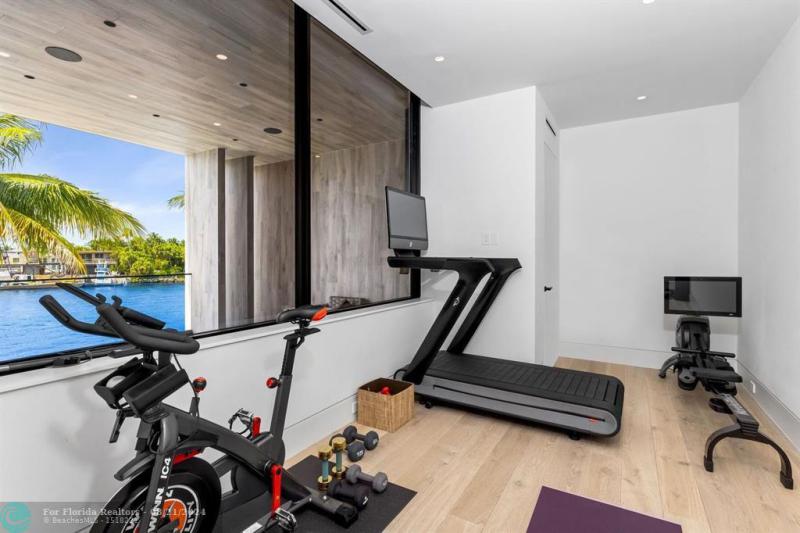  Single Family Homes Photo 33: 516 Mola Ave  Fort Lauderdale,  FL 33301