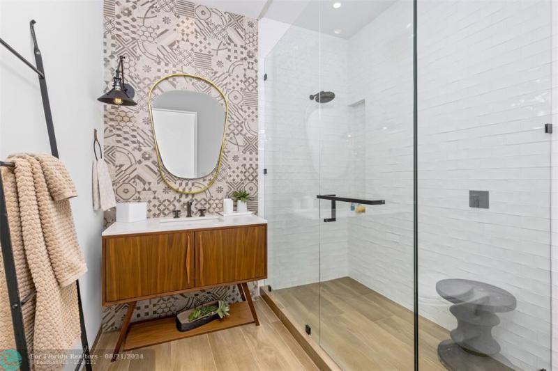  Single Family Homes Photo 37: 516 Mola Ave  Fort Lauderdale,  FL 33301