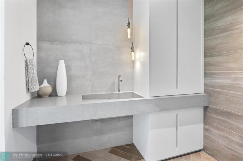  Single Family Homes Photo 43: 516 Mola Ave  Fort Lauderdale,  FL 33301